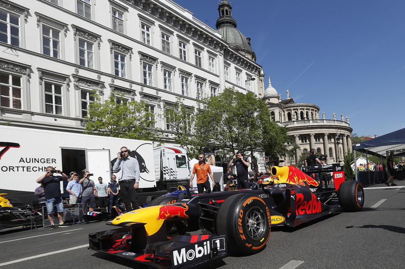 Макс Ферстаппен, Red Bull Racing, за кермом