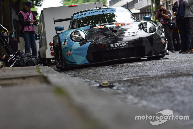 #77 Proton Competition Porsche 911 RSR