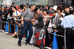 Guenther Steiner, Haas F1 Team Principal fans selfie
