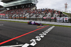 Carlos Sainz Jr., Scuderia Toro Rosso STR12 and start and finish stripe