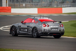 Dünyanın ilk oyun konsolu ile kontrol edilen Nissan GT-R'ı