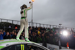 Yarış galibi Rob Austin, Handy Motorsport Toyota Avensis