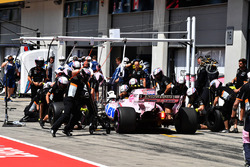 Esteban Ocon, Sahara Force India VJM10 pit stop
