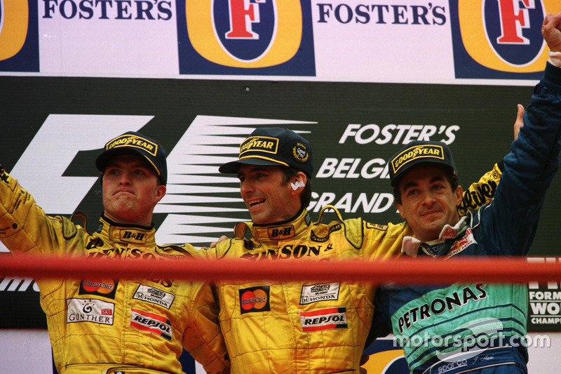 Het podium met Damon Hill, Ralf Schumacher en Jean Alesi