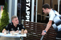 Kevin Magnussen, Renault Sport F1 Team y Stoffel Vandoorne, McLaren Piloto de Pruebas y de reserva