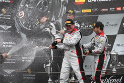 Podio: i vincitori della gara #33 Belgian Audi Club Team WRT Audi R8 LMS: Enzo Ide, Robin Frijns, al