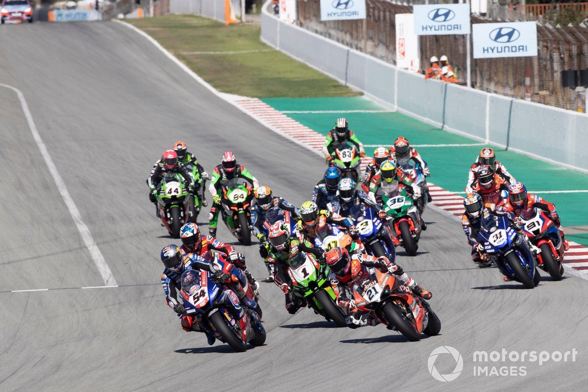 Toprak Razgatlioglu, PATA Yamaha WorldSBK Team, Michael Ruben Rinaldi, Aruba.It Racing - Ducati, Jonathan Rea, Kawasaki Racing Team WorldSBK, usai start Race 2 WSBK Catalunya 2021. Indonesia tercatat empat kali menggelar WSBK pada 1994-1997.