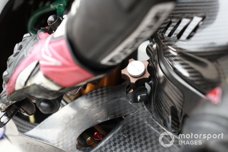 Yamaha: ecco la rotella con cui si attiva l'HoleShot in partenza sulla M1