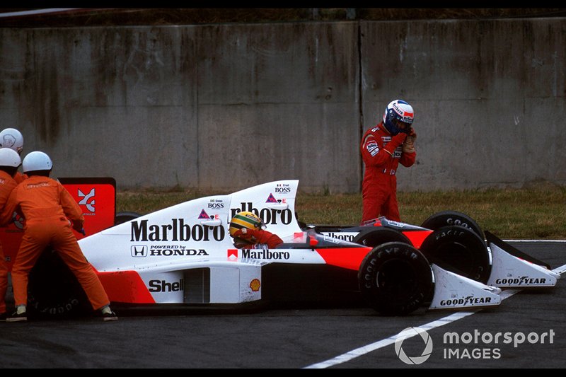 Collision: Ayrton Senna, McLaren MP4/5, Alain Prost, McLaren MP4/5