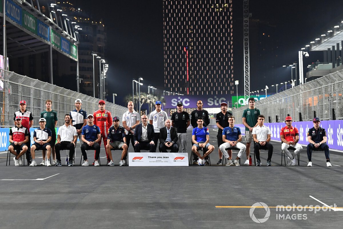 Stefano Domenicali, CEO, Formula 1, Jean Todt, President, FIA, beserta seluruh pembalap Formula 1 2021.