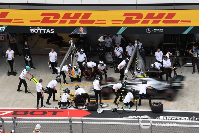 Valtteri Bottas, Mercedes AMG W10, makes a pit stop during practice