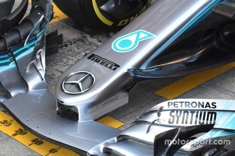 Переднее крыло Mercedes AMG F1 W09