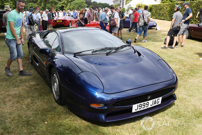 Jaguar XJ220