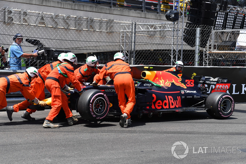 Max Verstappen, Red Bull Racing RB14 après l'accident