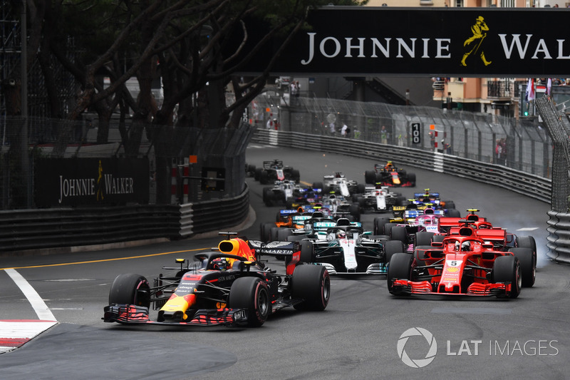 Даніель Ріккардо, Red Bull Racing RB14, лідирує