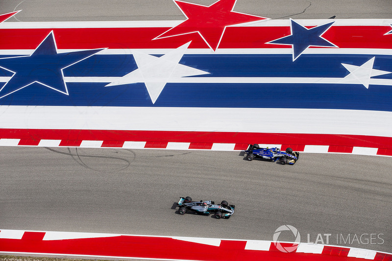 Lewis Hamilton, Mercedes AMG F1 W08, y Pascal Wehrlein, Sauber C36