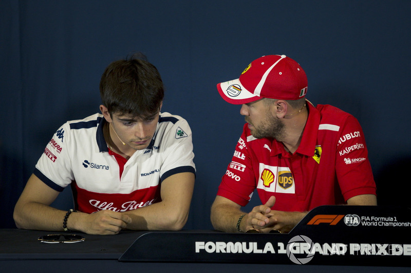 Charles Leclerc, Sauber et Sebastian Vettel, Ferrari lors de la conférence de presse