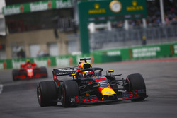 Daniel Ricciardo, Red Bull Racing RB14, Kimi Raikkonen, Ferrari SF71H