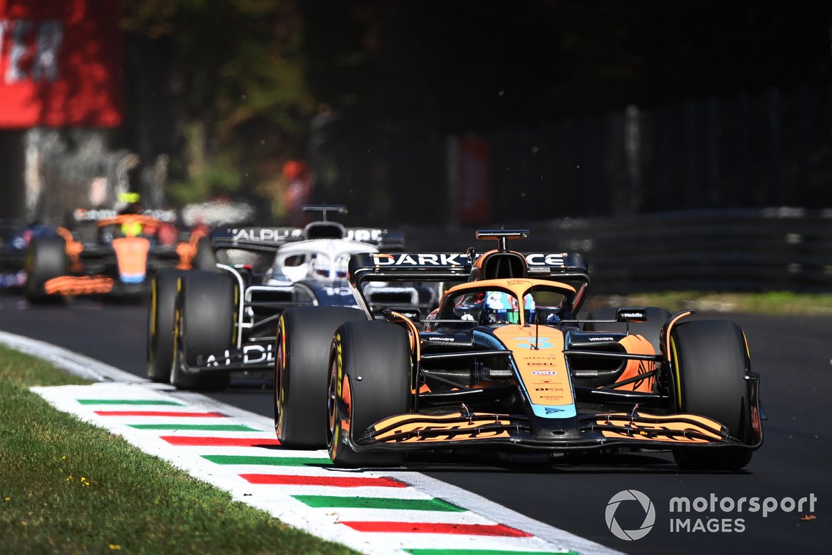 Daniel Ricciardo, McLaren MCL36, Pierre Gasly, AlphaTauri AT03