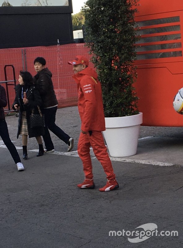 Sebastian Vettel, Scuderia Ferrari, nel paddock di Barcellona