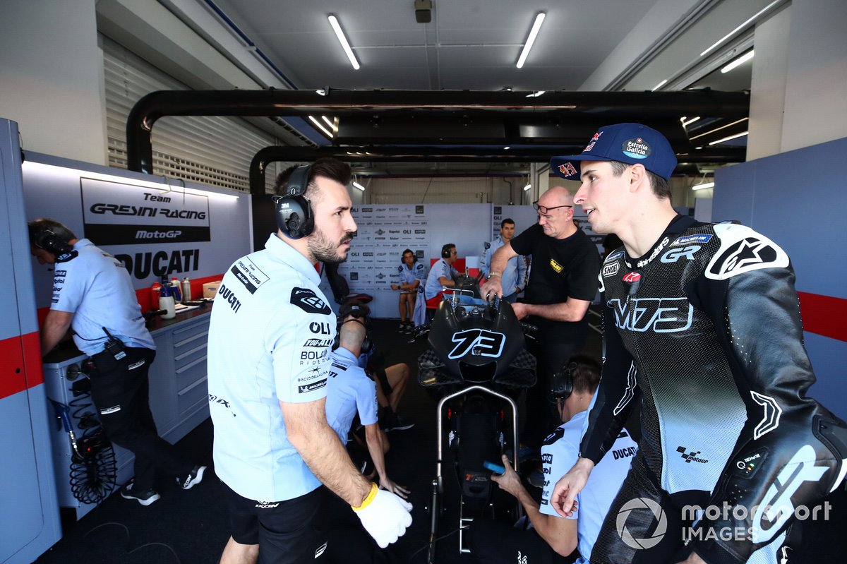 Álex Márquez dans le box Gresini.