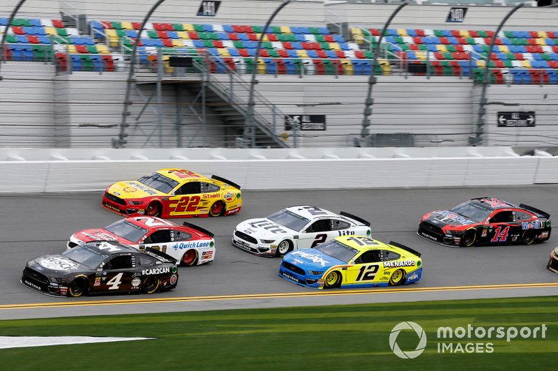 Clint Bowyer, Stewart-Haas Racing, Ford Mustang Rush Truck Centers/Mobil 1, Kevin Harvick, Stewart-Haas Racing Ford