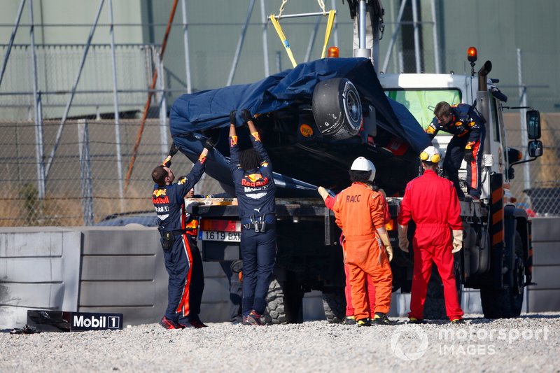 Red Bull RB15: si recupera la vettura di Gasly sbattuta nei test di Barcellona