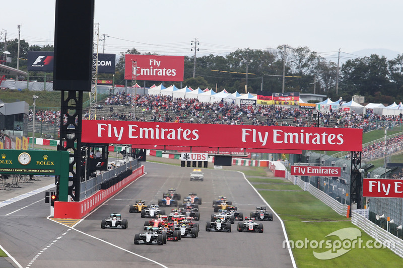 Ніко Росберг, Mercedes AMG F1 W07 Hybrid лідирує на старті гонки