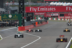 Даніель Ріккардо, Red Bull Racing RB12, Льюіс Хемілтон, Mercedes AMG F1 W07 Hybrid, Кімі Райкконен,