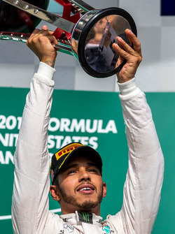 Winnaar Lewis Hamilton, Mercedes AMG F1 op het podium