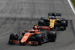 Стоффель Вандорн, McLaren MCL32, Джоліон Палмер, Renault Sport F1 Team RS17