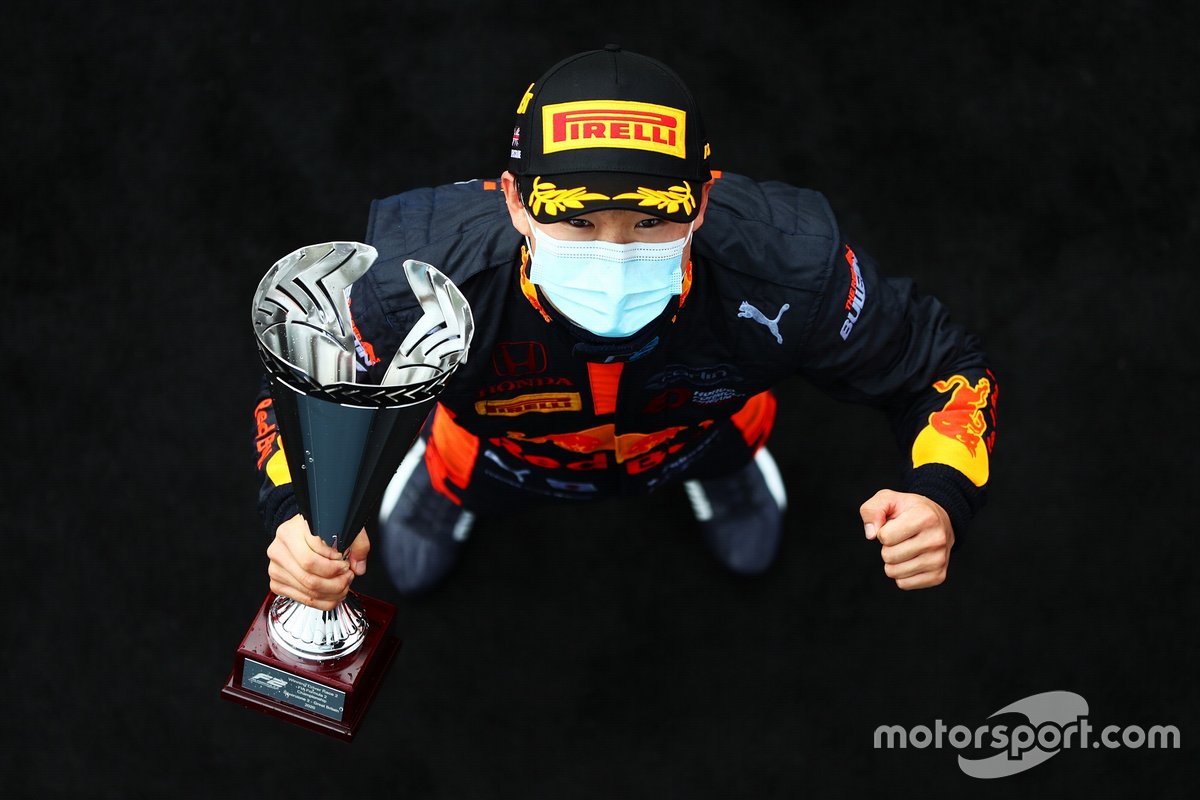 Le vainqueur Yuki Tsunoda, Carlin