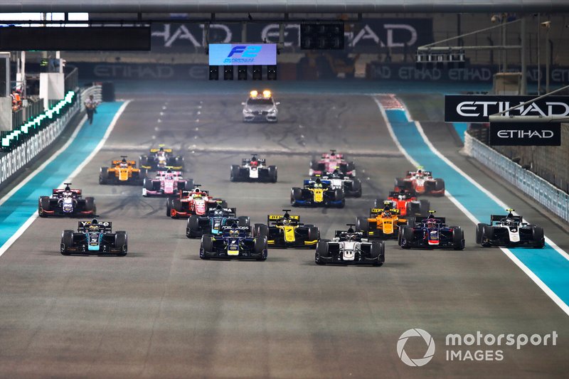 Callum Ilott, Sauber Junior Team by Charouz, leads at the start of the race