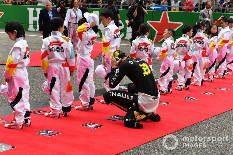 Daniel Ricciardo Kínában sem ment a szomszédba egy kis mókáért