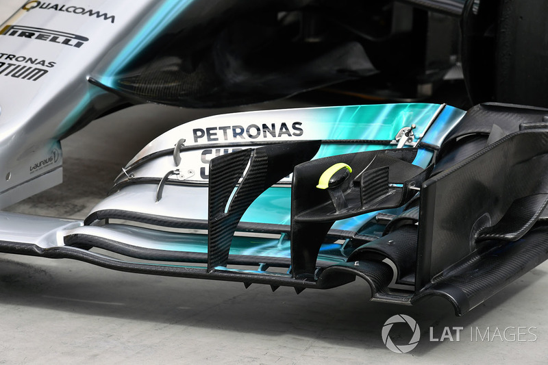 Mercedes-Benz F1 W08 Hybrid ön kanat detay