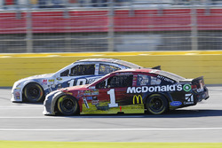 Jamie McMurray, Chip Ganassi Racing Chevrolet, Danica Patrick, Stewart-Haas Racing Chevrolet