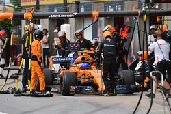 Fernando Alonso, McLaren MCL33 retires from the race