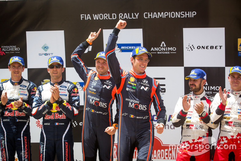 Podium: Winners Thierry Neuville, Nicolas Gilsoul, Hyundai Motorsport Hyundai i20 Coupe WRC, second