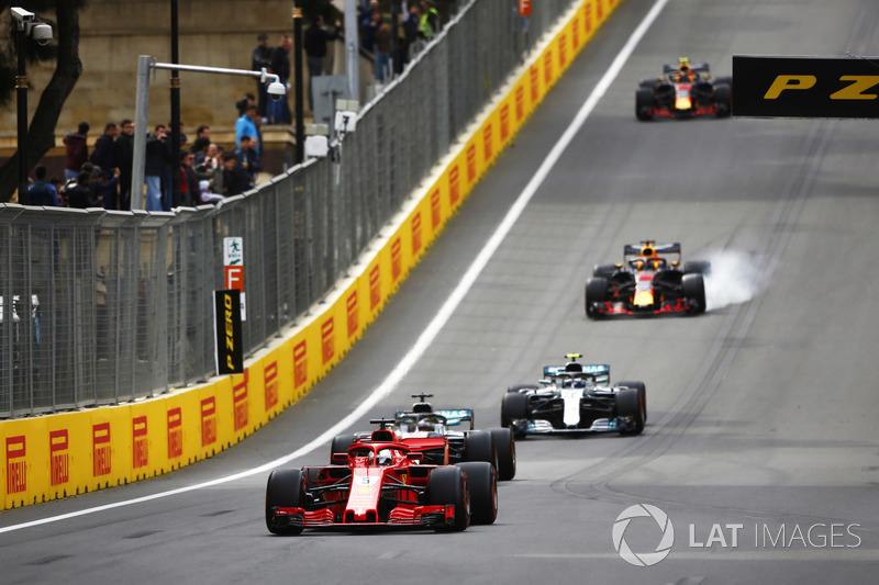 Себастьян Феттель, Ferrari SF71H, Льюис Хэмилтон и Валттери Боттас, Mercedes AMG F1 W09, Даниэль Риккардо, и Макс Ферстаппен, Red Bull Racing RB14