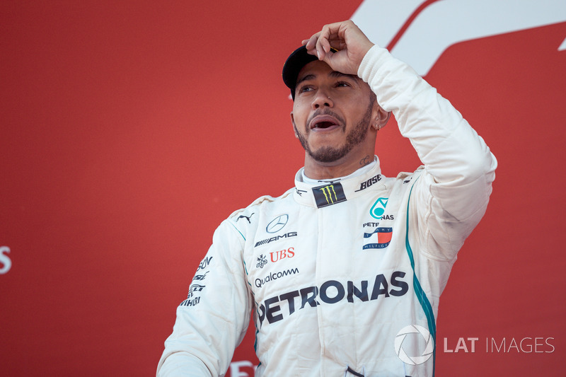 Hamilton tarolt a Mercedesszel Barcelonában - F1 2018