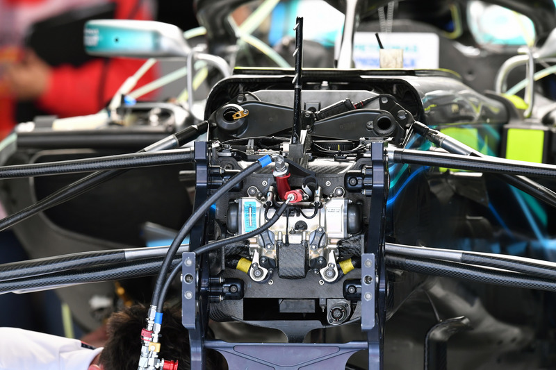 Передня підвіска Mercedes-AMG F1 W09