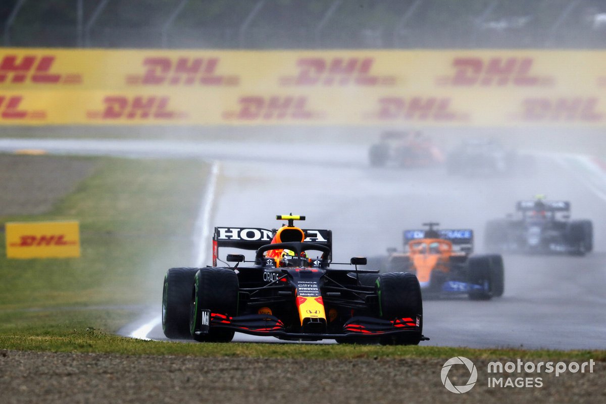 Sergio Perez, Red Bull Racing RB16B, Daniel Ricciardo, McLaren MCL35M