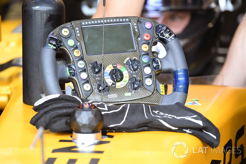 Renault Sport F1 Team RS17 direksiyon