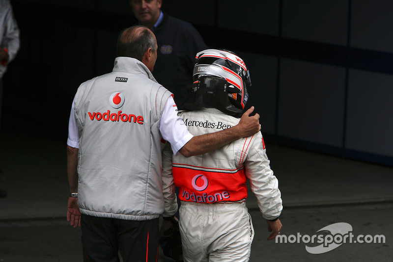 Ron Dennis, Team Principal, McLaren Mercedes, congratulates Fernando Alonso, McLaren MP4-22 Mercedes