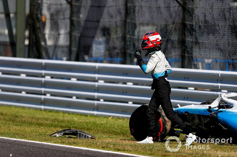 Robert Kubica, Williams Racing out of the car after crashing