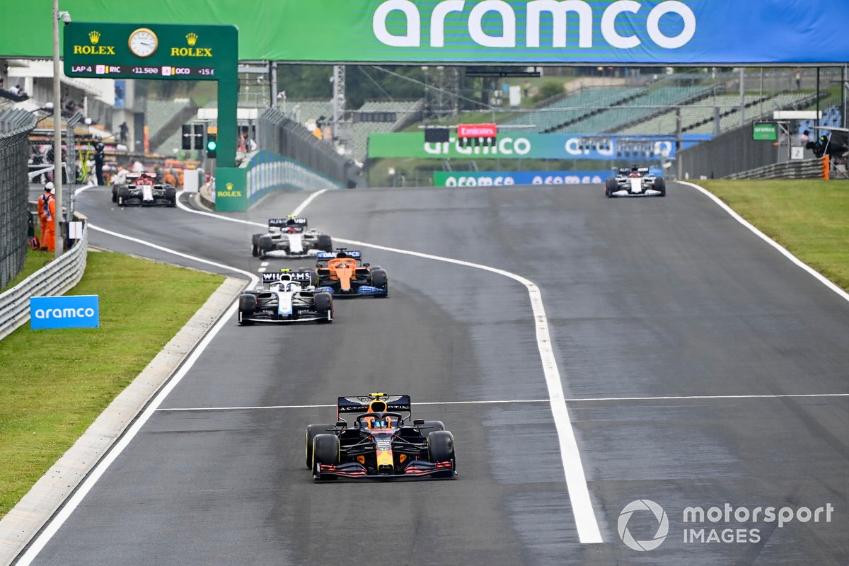 Alex Albon, Red Bull Racing RB16, leads Nicholas Latifi, Williams FW43, Carlos Sainz Jr., McLaren MCL35, and Pierre Gasly, AlphaTauri AT01