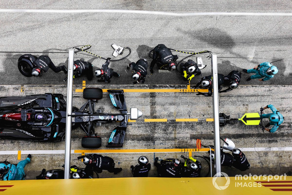 Lewis Hamilton, Mercedes W12 pitstop