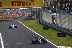 Romain Grosjean, Haas F1 Team VF-17, Lance Stroll, Williams FW40