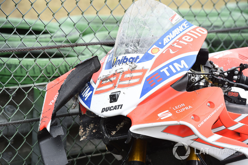 Het trieste beeld van Jorge Lorenzo's machine na een crash.