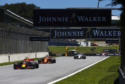Макс Ферстаппен, Red Bull Racing RB13,Фернандо Алонсо, McLaren MCL32, Феліпе Масса, Williams FW40